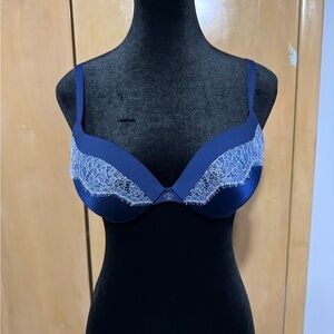 Victorias Secret - Size 32 C - push up bra